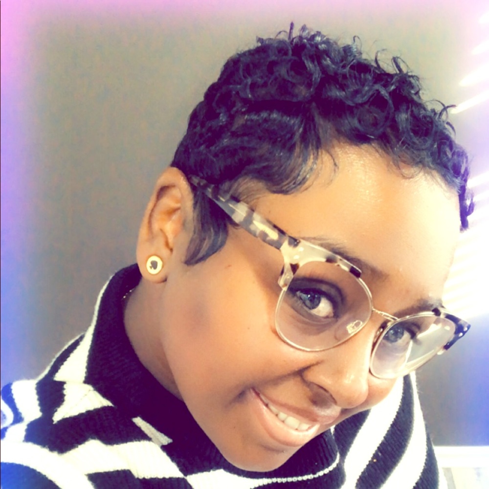Meet your Posher, Deandra